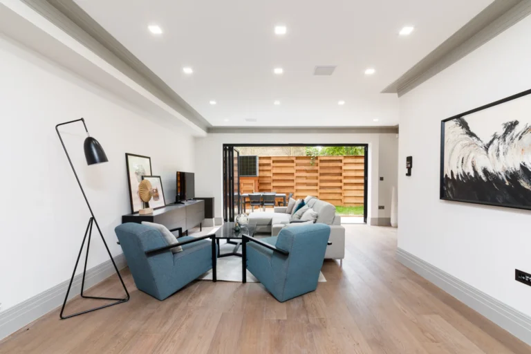 moderni-obyvak-s-zahrado