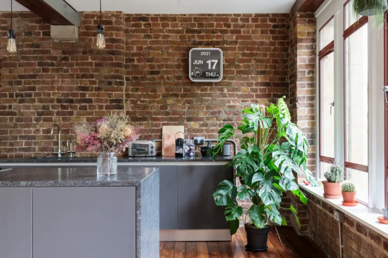 Moderni kuchyn s cihlou