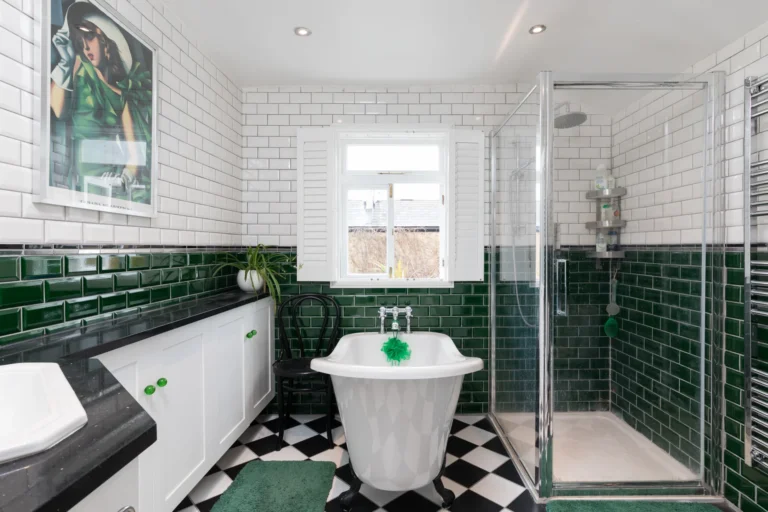 zelena bila koupelna vana