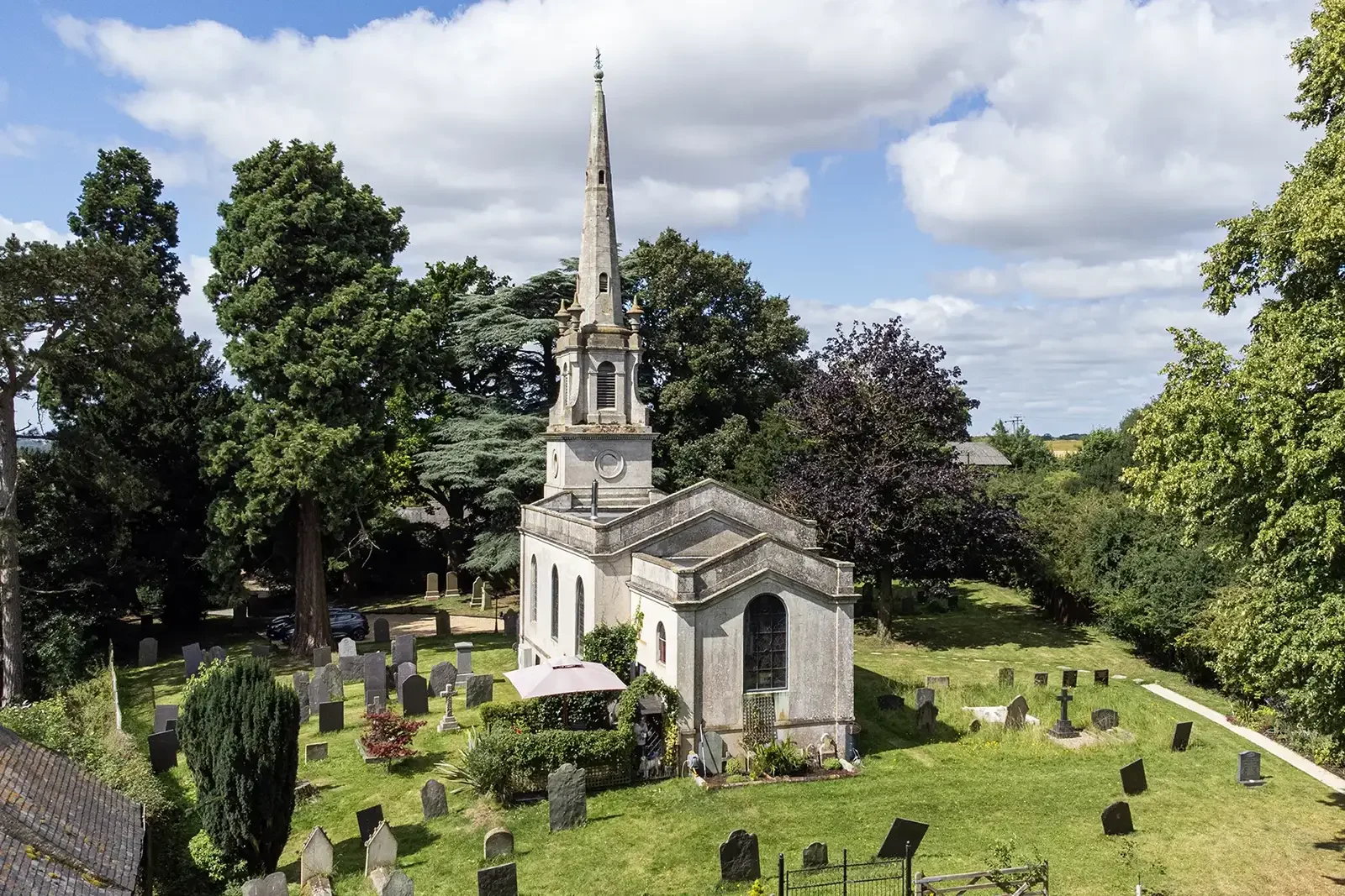 Fotografie kostela z dronu